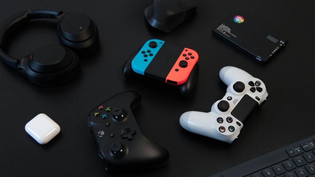 Weiß-orangefarbener Controller