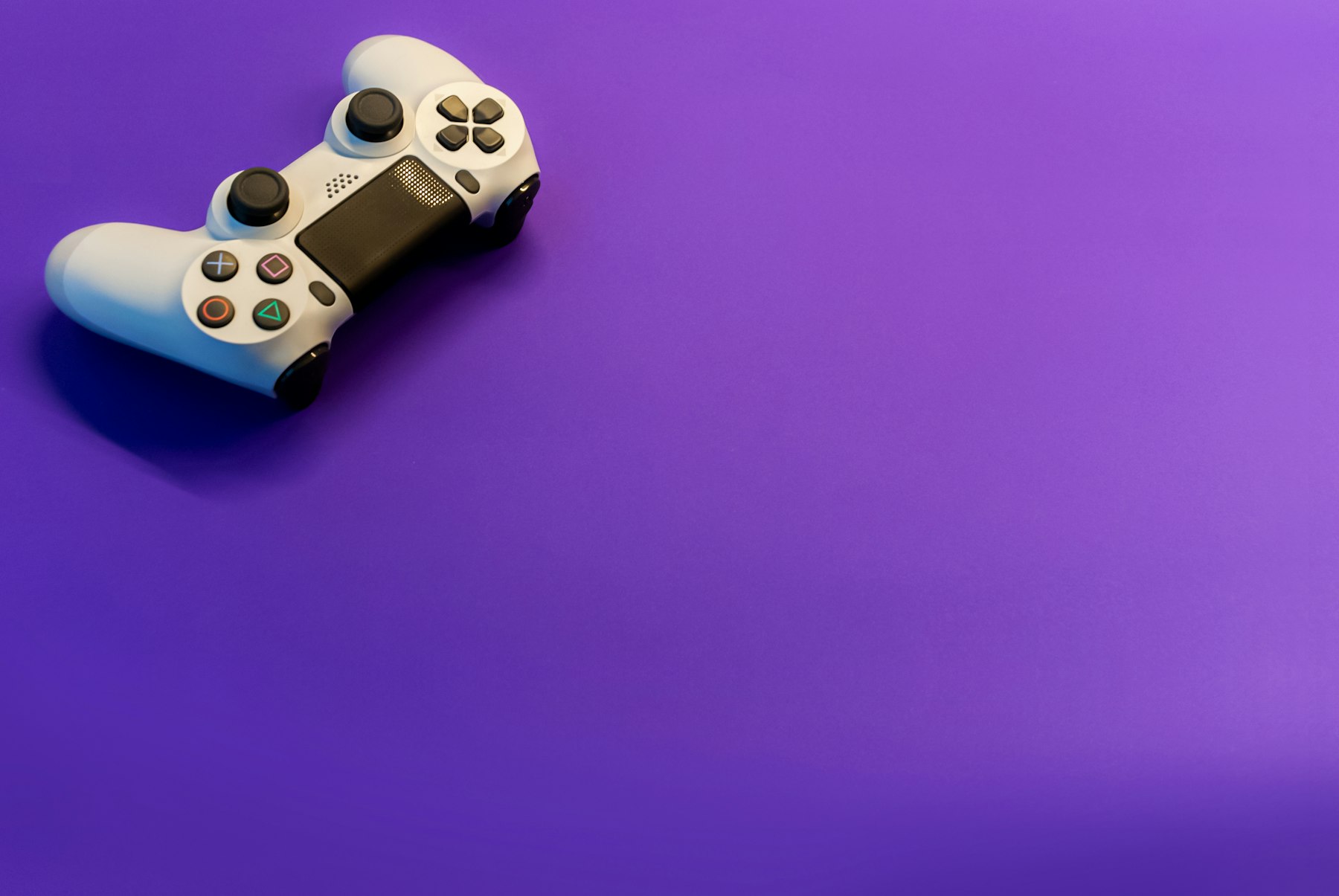 Weiß-schwarzer Controller