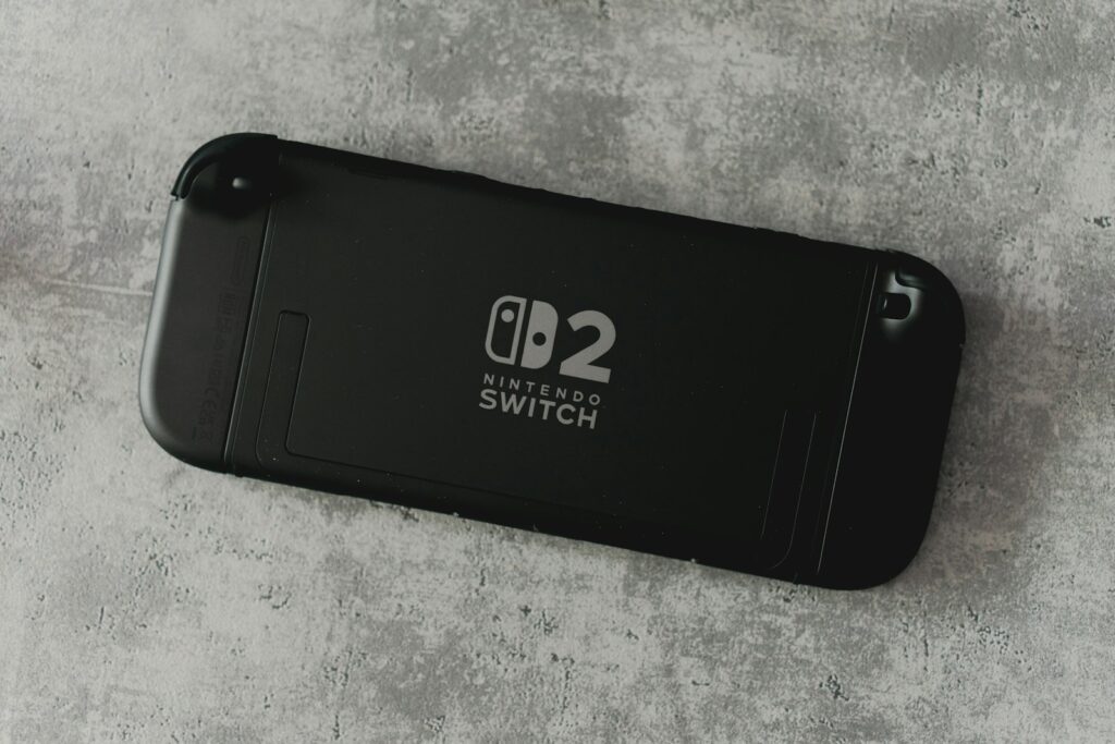 Rückseite der Nintendo Switch 2 mit Standfuß