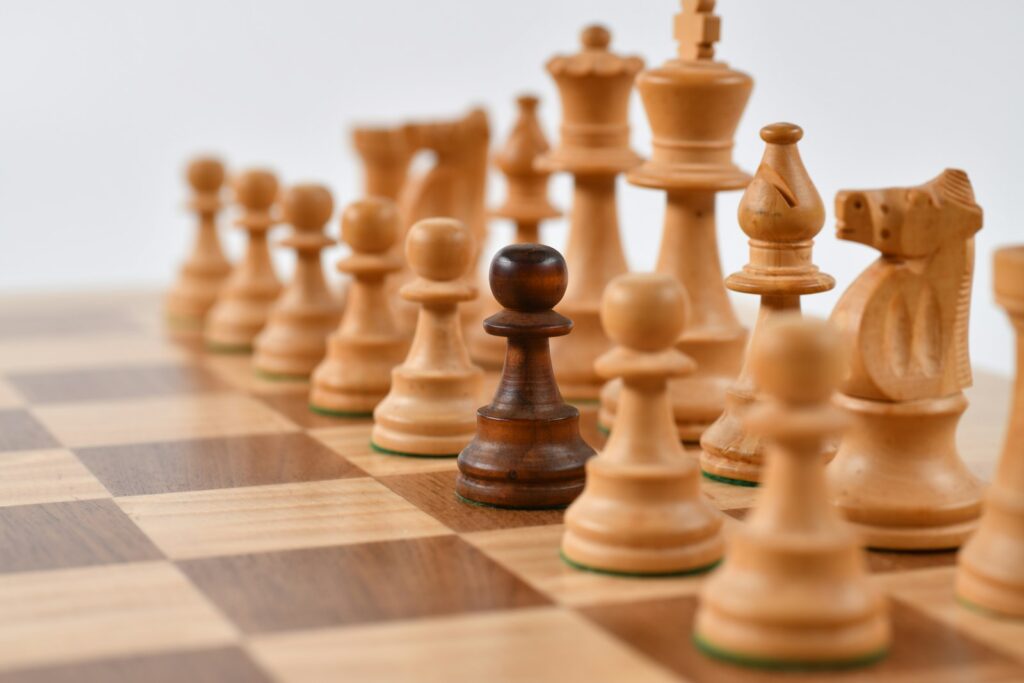 Schachfiguren als Ursprung des Swiss-Format Esport